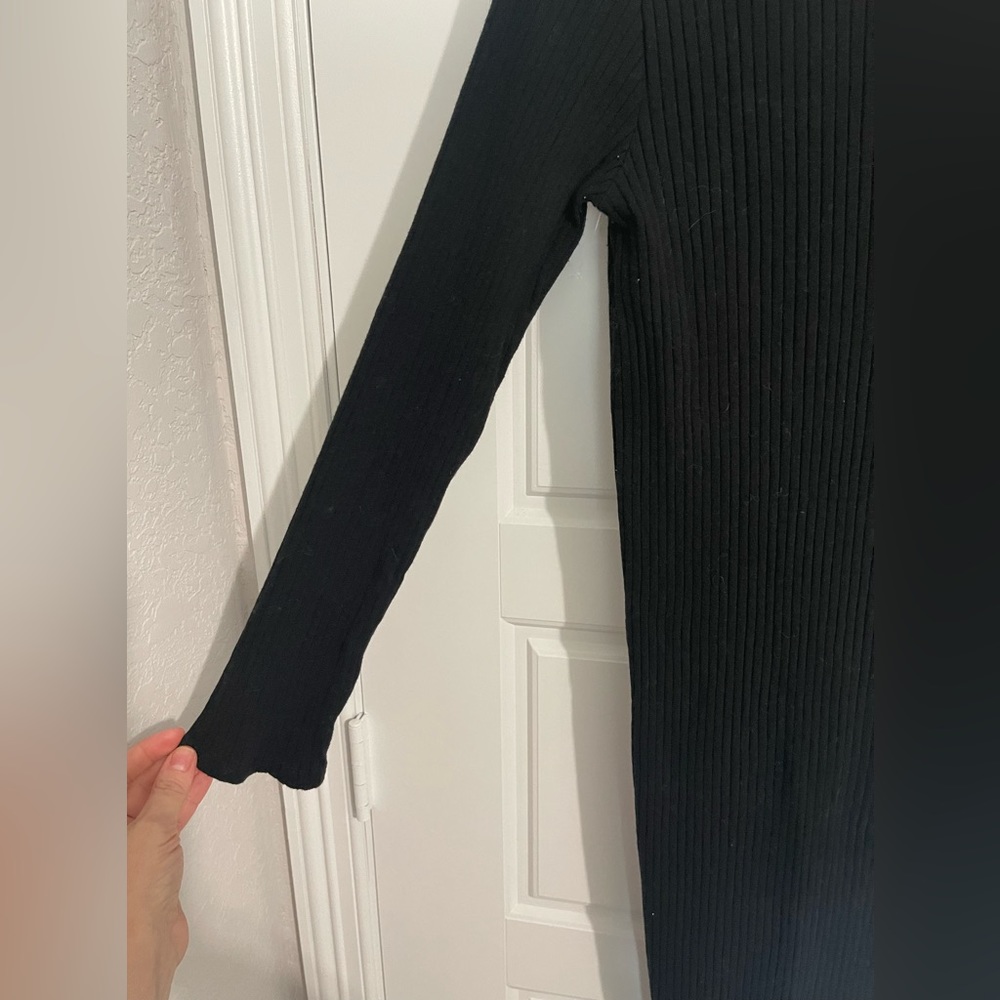 Zara Ribbed Midi black dress Size:Medium
Preloved/ No notable flaws - Picture 3 of 4